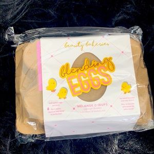 Beauty Bakerie's Blending Egg Beauty Sponges NWT